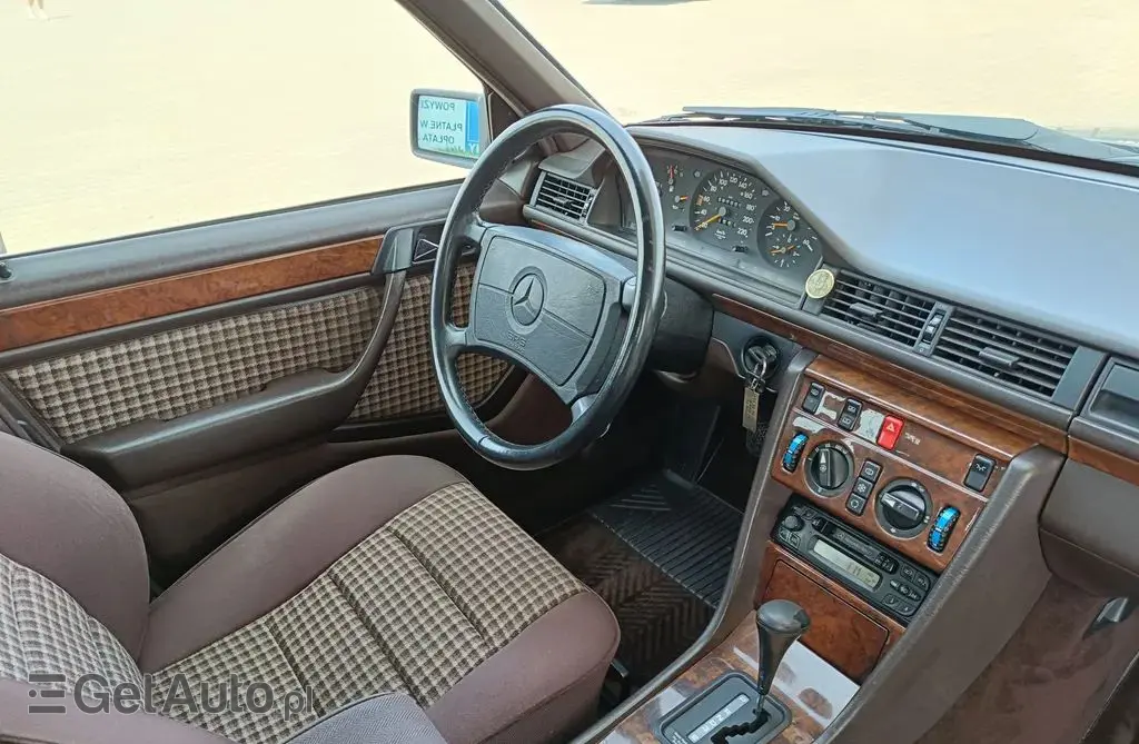 MERCEDES-BENZ W124 