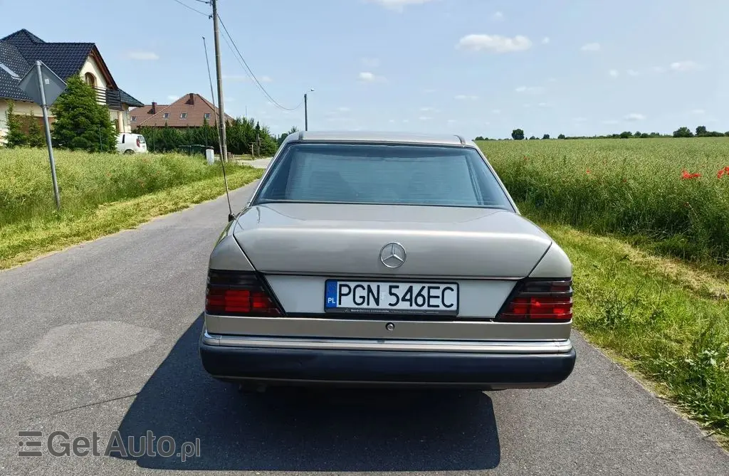MERCEDES-BENZ W124 