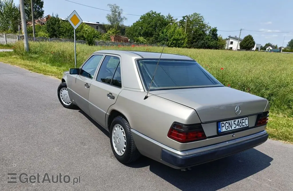 MERCEDES-BENZ W124 