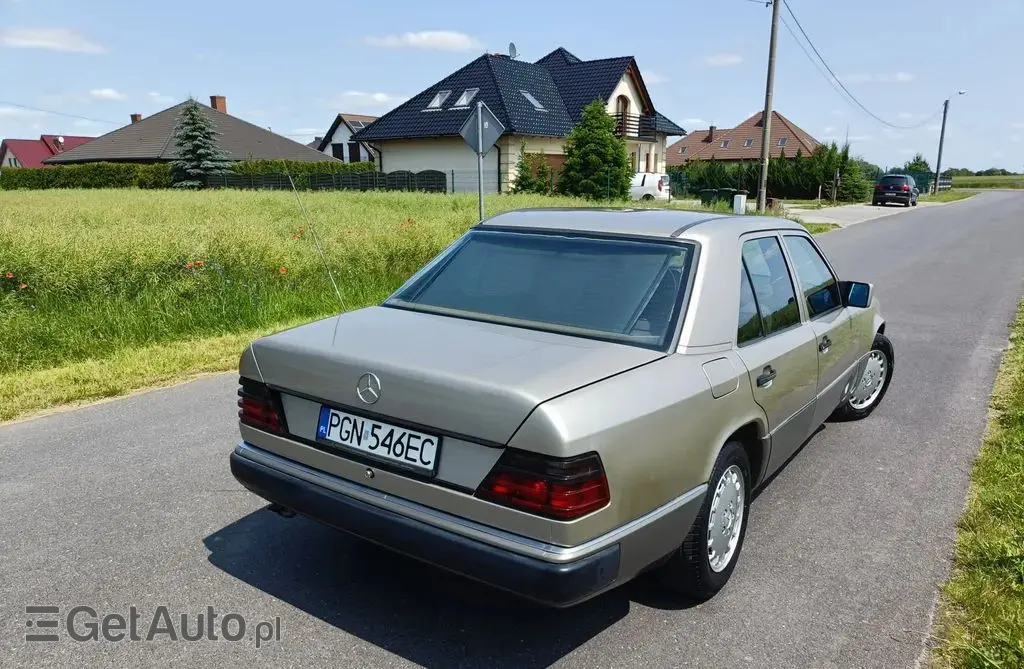 MERCEDES-BENZ W124 