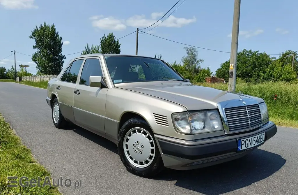 MERCEDES-BENZ W124 