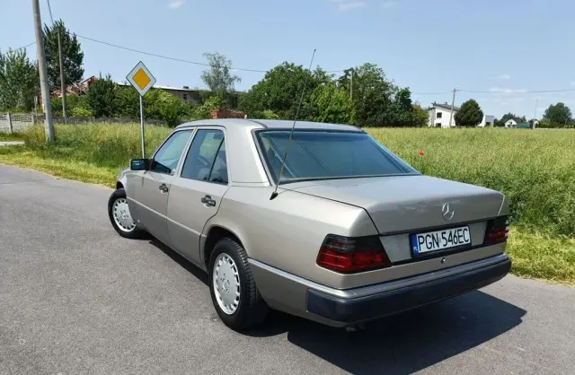 MERCEDES-BENZ W124 