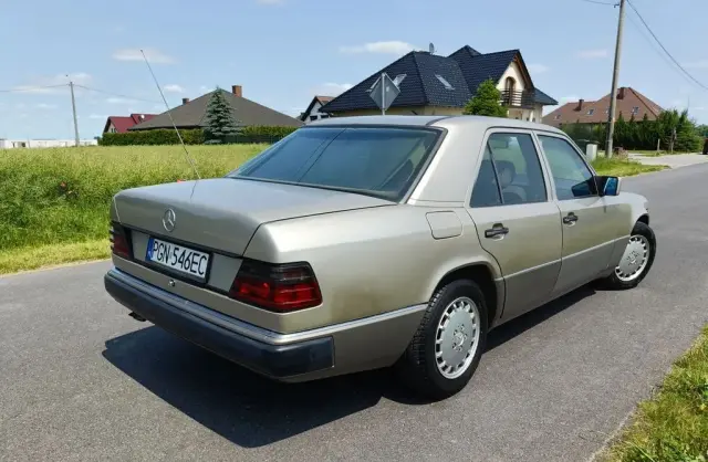 MERCEDES-BENZ W124 