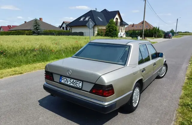 MERCEDES-BENZ W124 