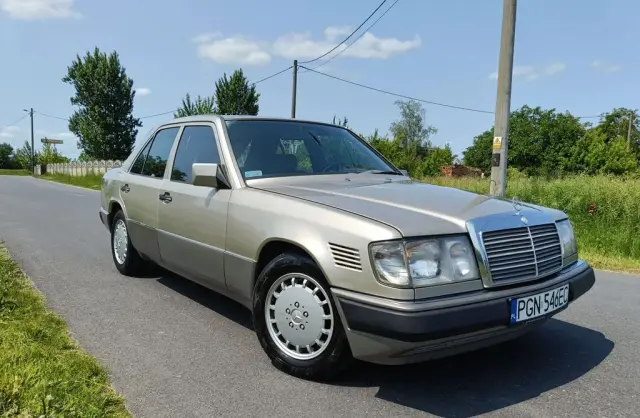 MERCEDES-BENZ W124 