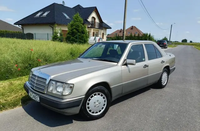 MERCEDES-BENZ W124 
