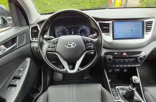 HYUNDAI Tucson 