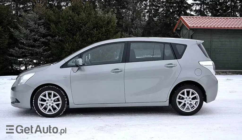 TOYOTA Verso 