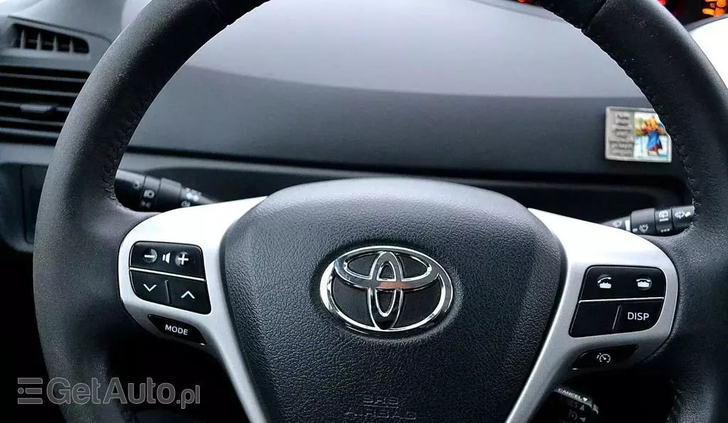 TOYOTA Verso 