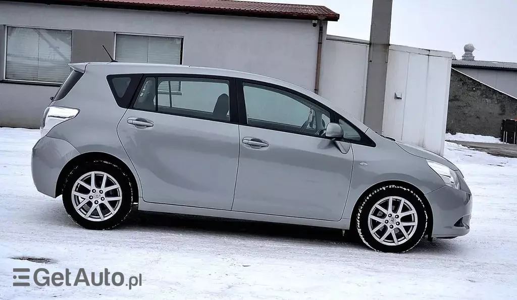 TOYOTA Verso 