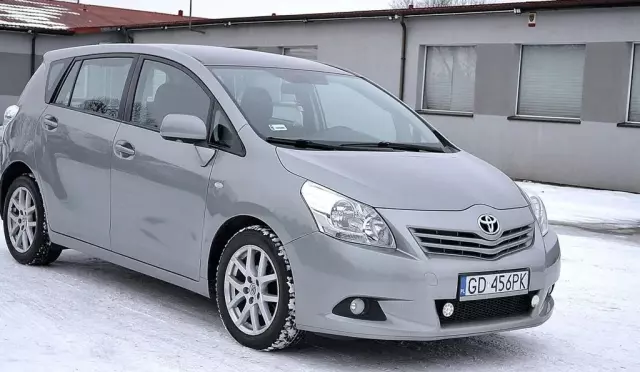 TOYOTA Verso 