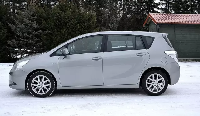 TOYOTA Verso 