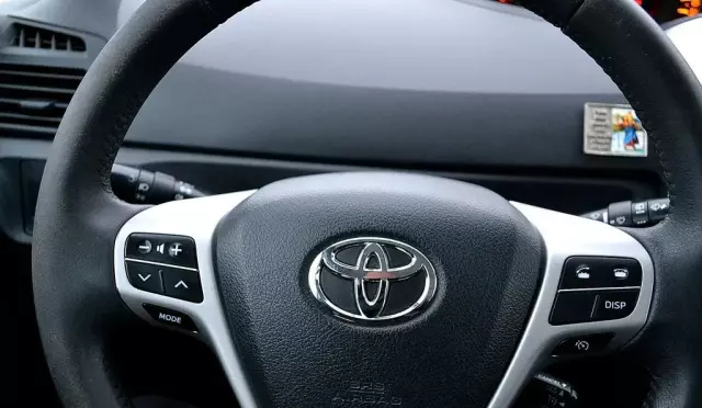 TOYOTA Verso 