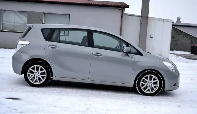 TOYOTA Verso 