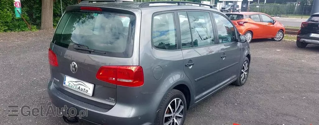 VOLKSWAGEN Touran 