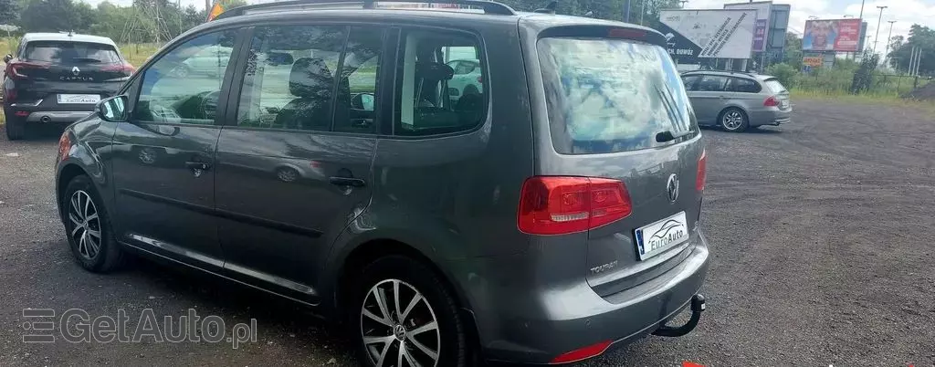 VOLKSWAGEN Touran 