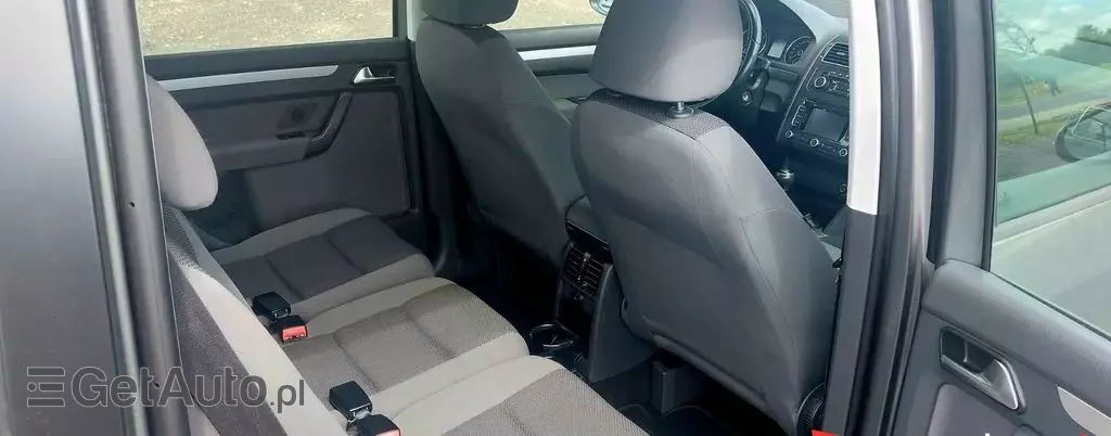 VOLKSWAGEN Touran 