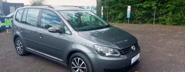 VOLKSWAGEN Touran 