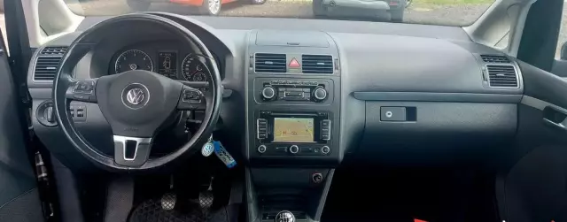 VOLKSWAGEN Touran 
