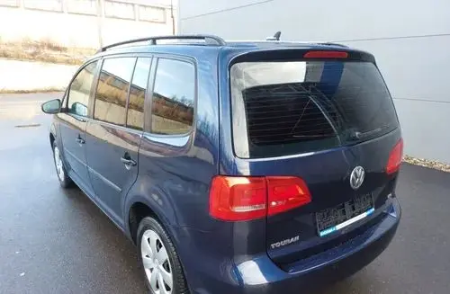 VOLKSWAGEN Touran 