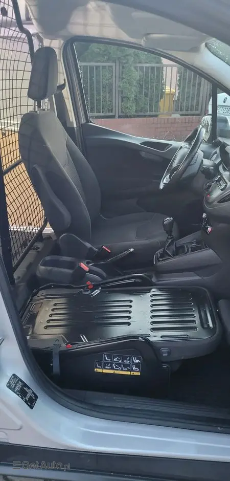 FORD TRANSIT COURIER 