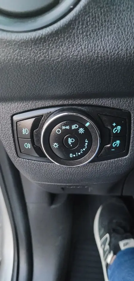 FORD TRANSIT COURIER 