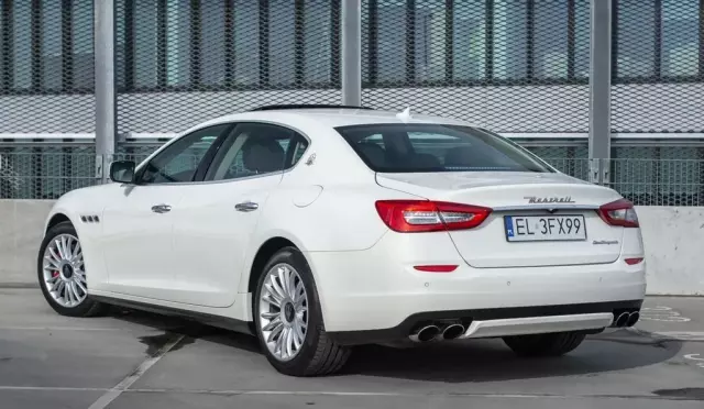 MASERATI Quattroporte 