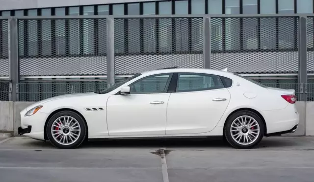 MASERATI Quattroporte 