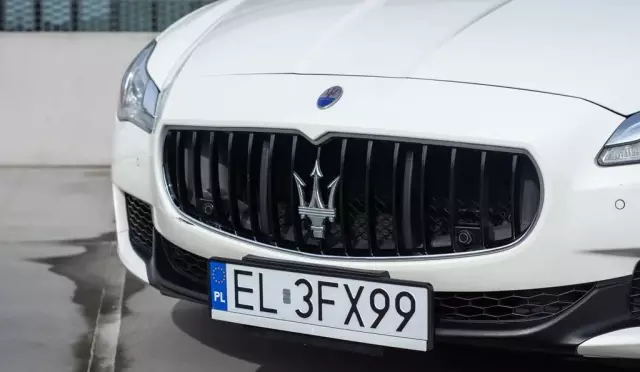 MASERATI Quattroporte 