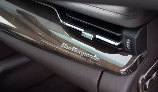 MASERATI Quattroporte 