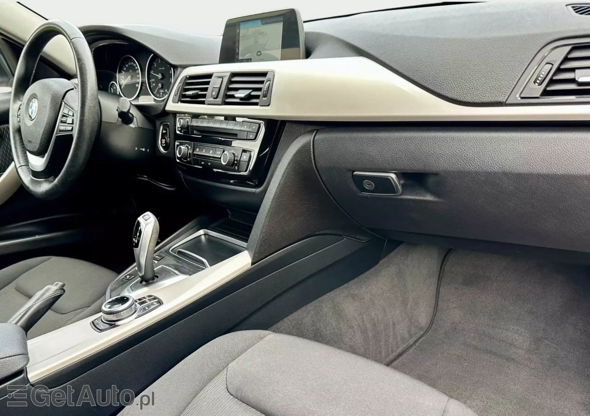 BMW Seria 3 318i Advantage