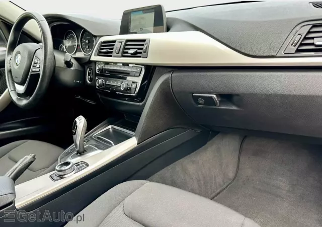 BMW Seria 3 318i Advantage