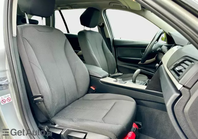 BMW Seria 3 318i Advantage