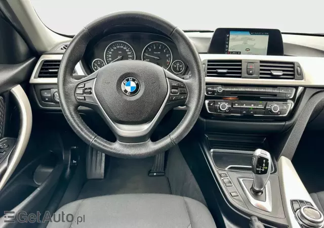 BMW Seria 3 318i Advantage