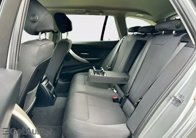 BMW Seria 3 318i Advantage