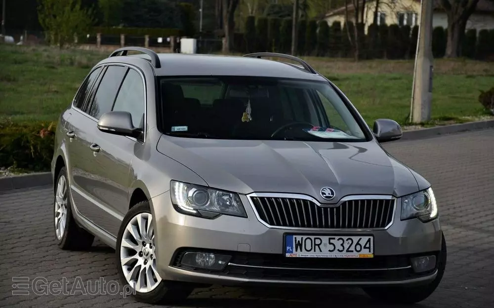 SKODA Superb 