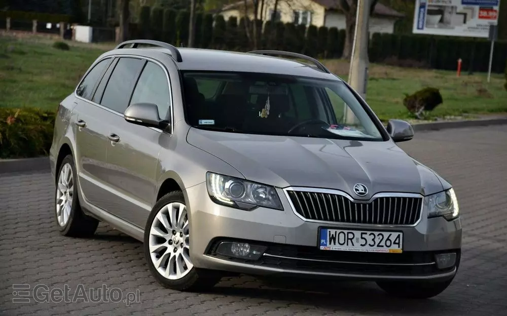 SKODA Superb 