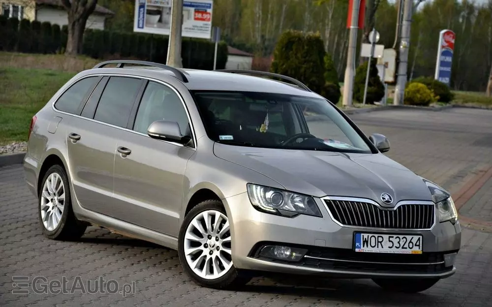 SKODA Superb 