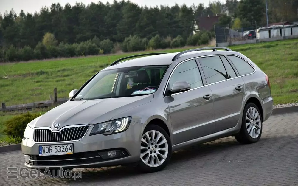 SKODA Superb 