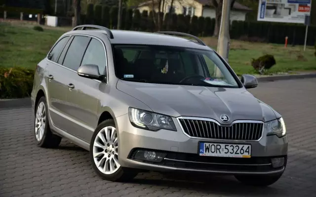 SKODA Superb 