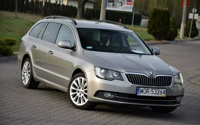 SKODA Superb 