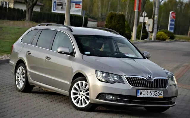 SKODA Superb 