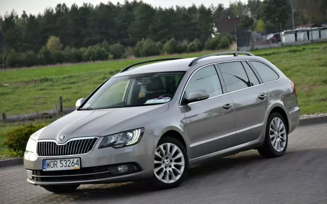 SKODA Superb 