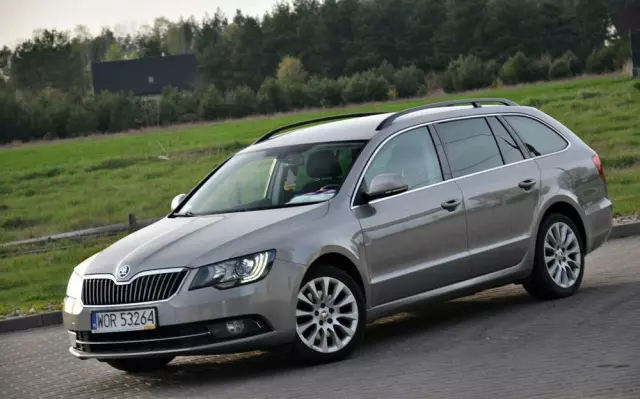 SKODA Superb 