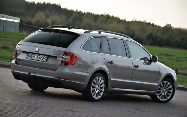 SKODA Superb 