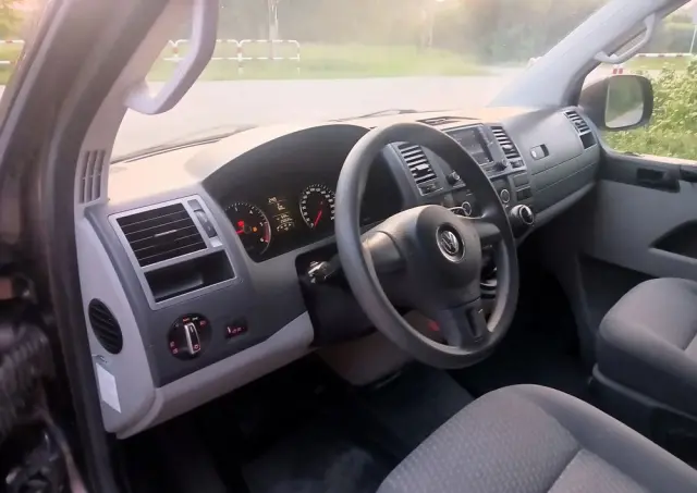 VOLKSWAGEN Transporter Caravelle Kurz Comfortline