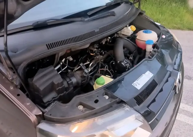 VOLKSWAGEN Transporter Caravelle Kurz Comfortline