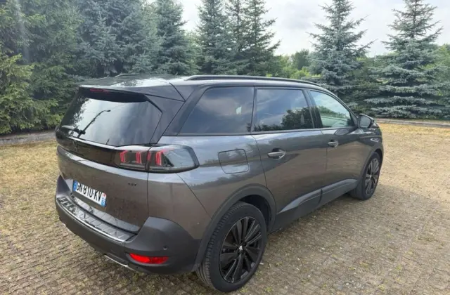PEUGEOT 5008 