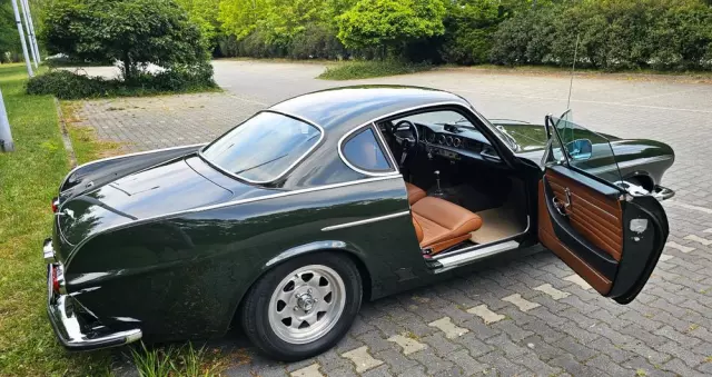 VOLVO P1800 