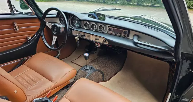 VOLVO P1800 